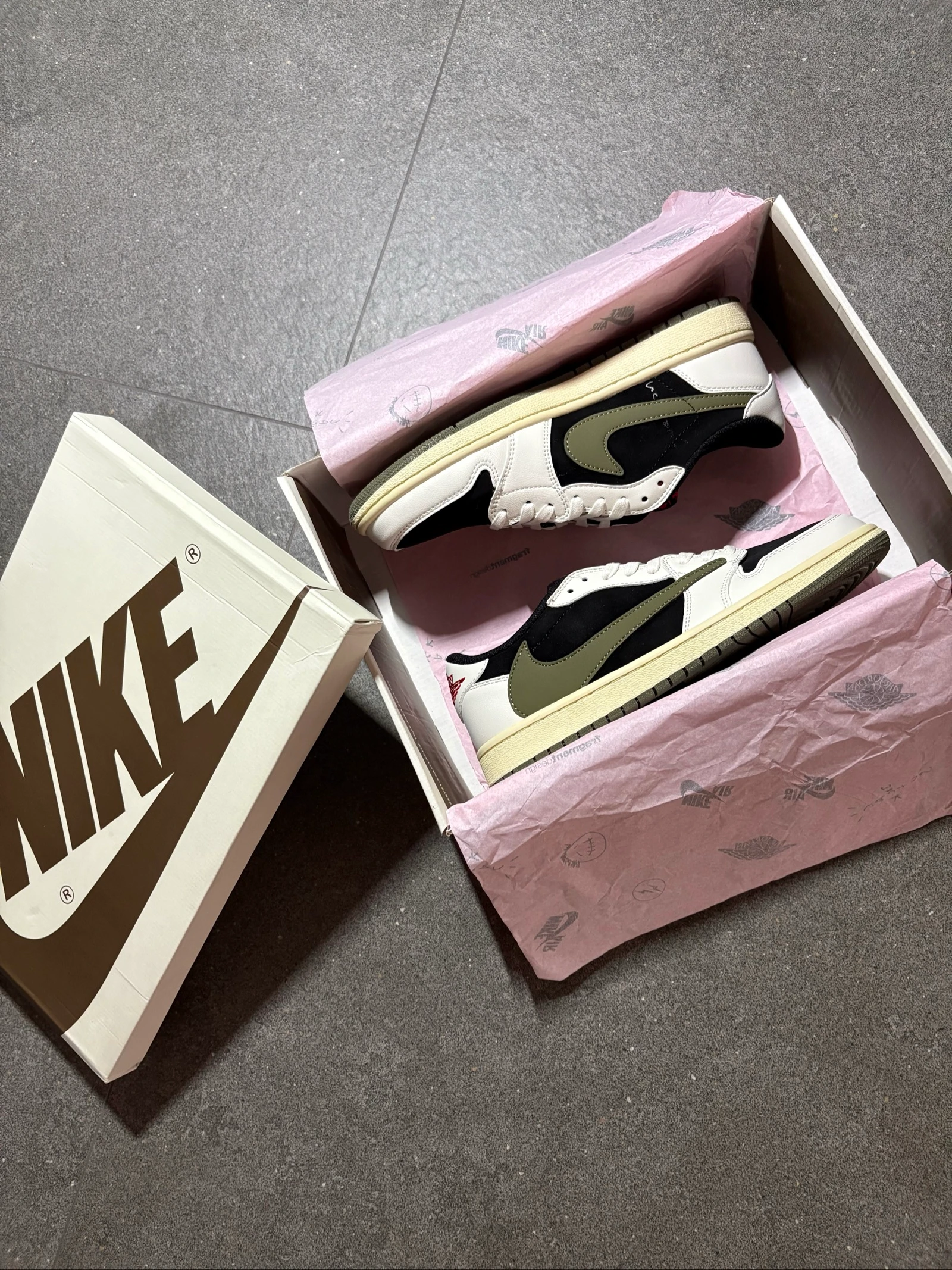 Air Jordan 1 Retro Low Golf x Travis Scott « Neutral Olive » – photo 9